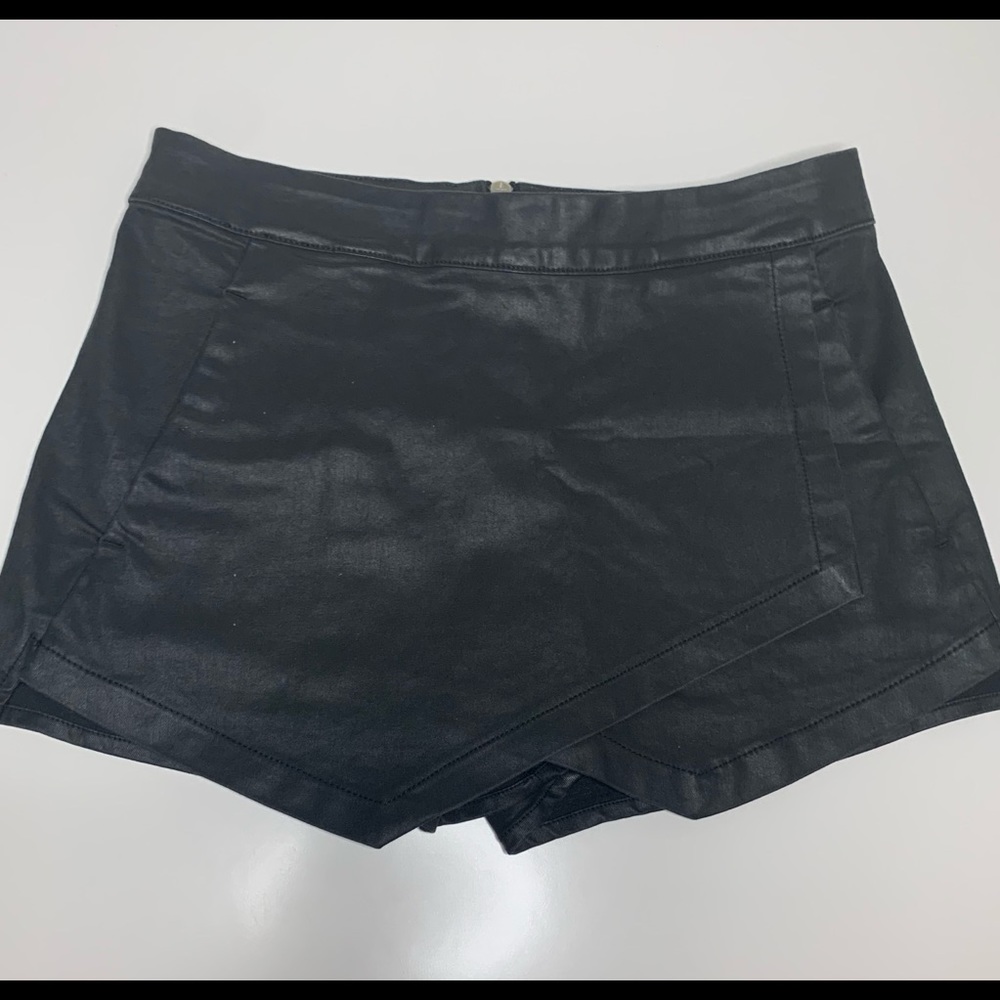Black skort